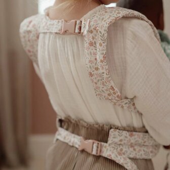 Little Dutch  Poppendraagzak &ndash; Meerkleurig &ndash; Essentials &ndash; Soft Flowers