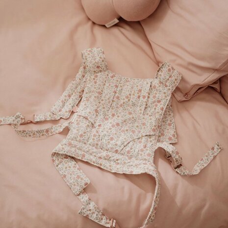 Little Dutch  Poppendraagzak &ndash; Meerkleurig &ndash; Essentials &ndash; Soft Flowers