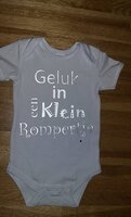Rompertje  Geluk in een klein rompertje wit/grijs